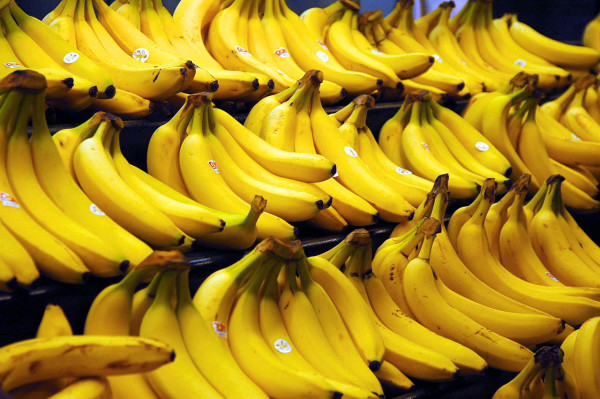 1280px-Bananas